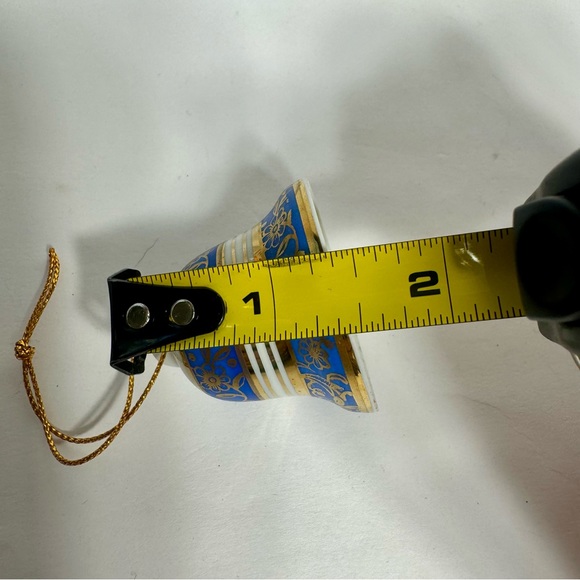 Vintage ceramic small bell ornament. Approx 1.25”H x 1.75” diameter - Picture 8 of 8